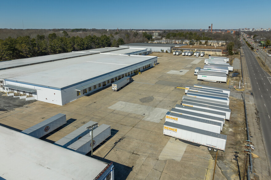 1700 Jefferson Davis Hwy, Richmond, VA à louer - Photo de l’immeuble – Image 1 sur 129