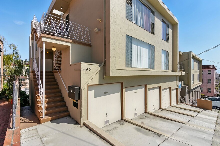 498 Capital St, Oakland, CA à vendre - Photo de l’immeuble – Image 2 sur 11