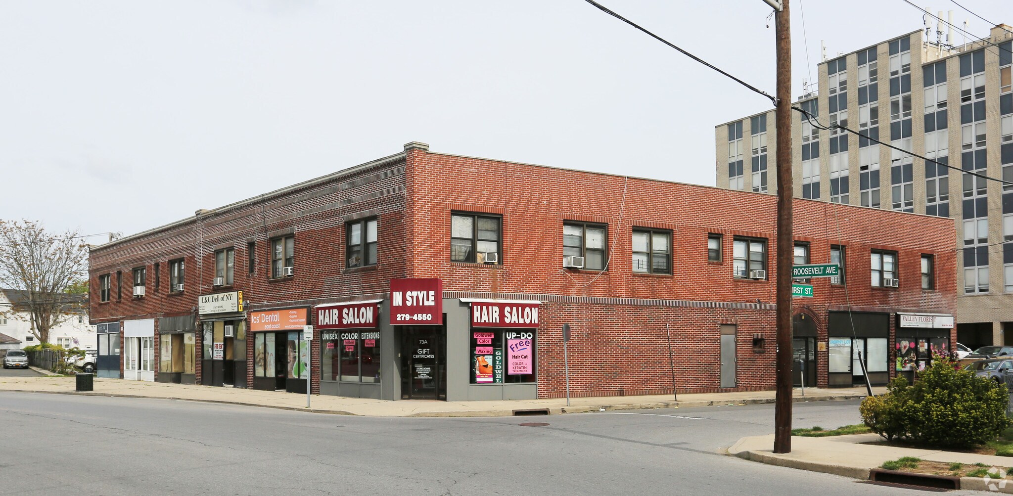 73-83 Roosevelt Ave, Valley Stream, NY à louer Photo principale– Image 1 sur 8