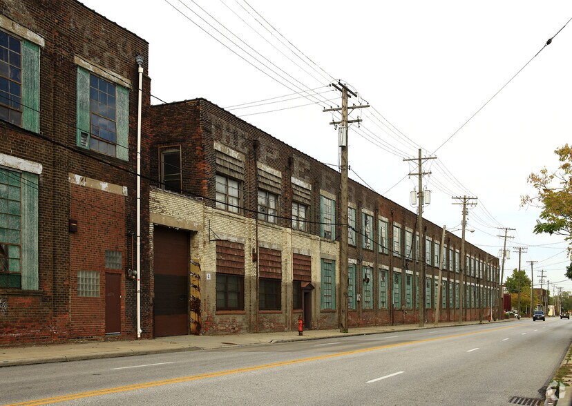 10610 Berea Rd, Cleveland, OH à vendre - Photo de l’immeuble – Image 3 sur 6