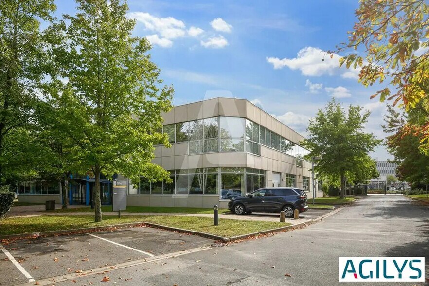 Local d’activités dans Les Ulis à louer - Photo de l’immeuble – Image 1 sur 7