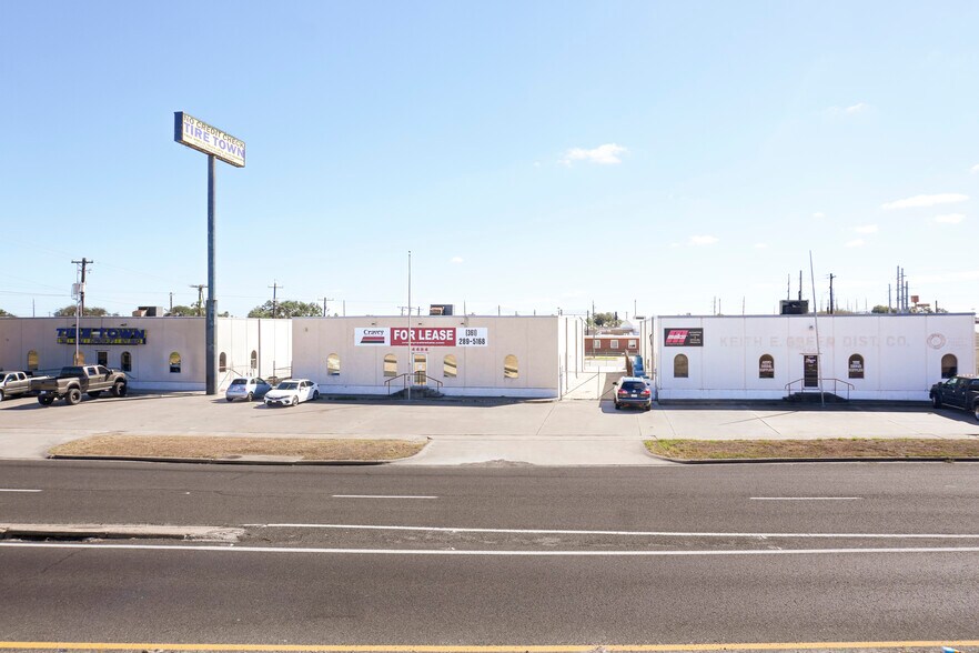 4434 Crosstown Expy, Corpus Christi, TX à louer - Photo de l’immeuble – Image 2 sur 8