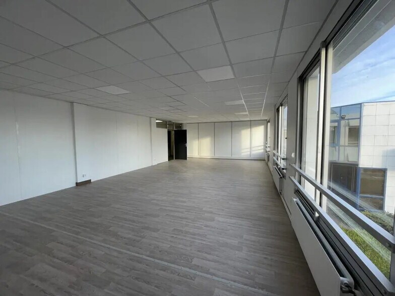 Bureau dans Évreux à louer - Photo de l’immeuble – Image 2 sur 3