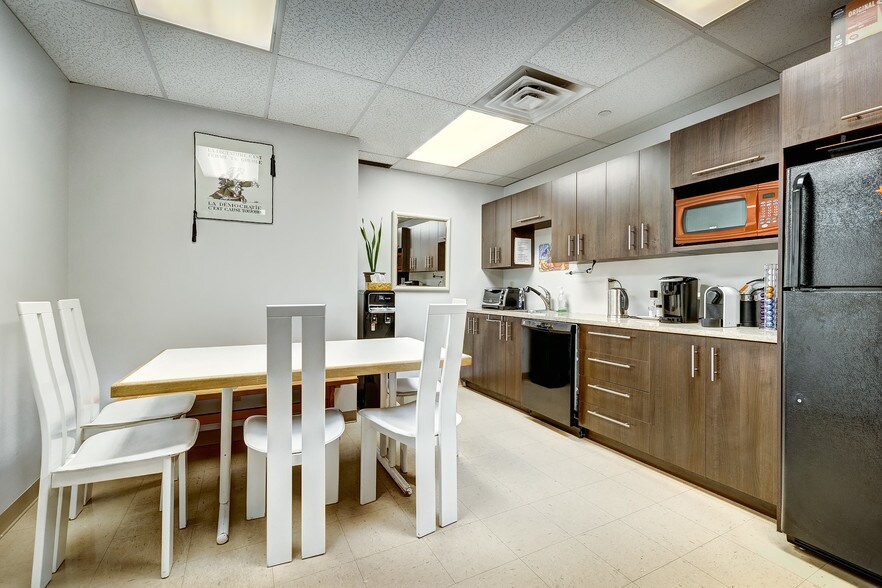1255 Boul Robert-Bourassa, Montréal, QC à louer - Photo intérieure – Image 2 sur 12