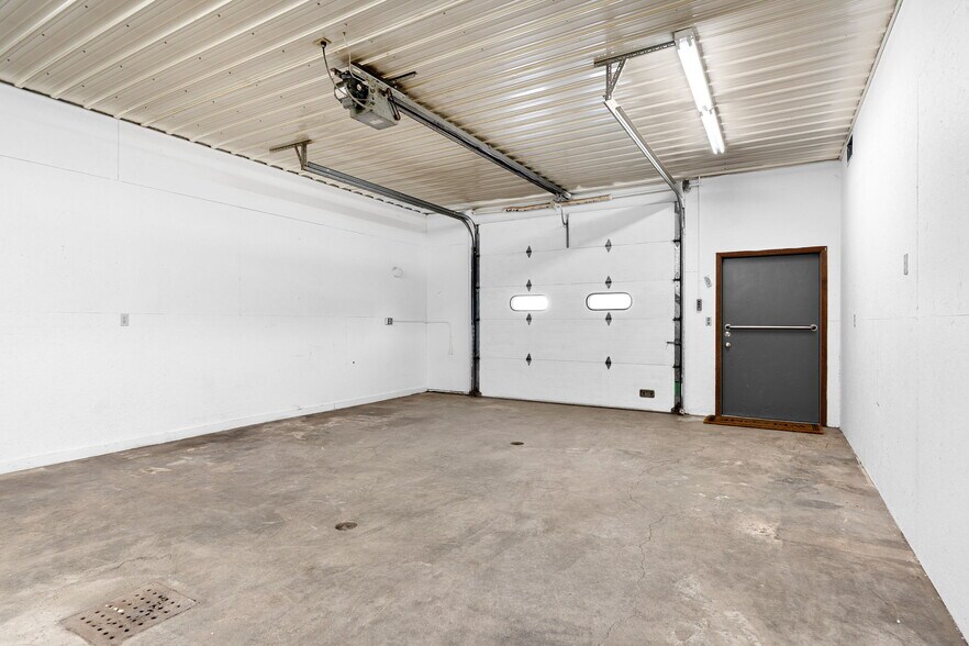 438 Highway Ave S, Blooming Prairie, MN à vendre - Photo de l’immeuble – Image 3 sur 28