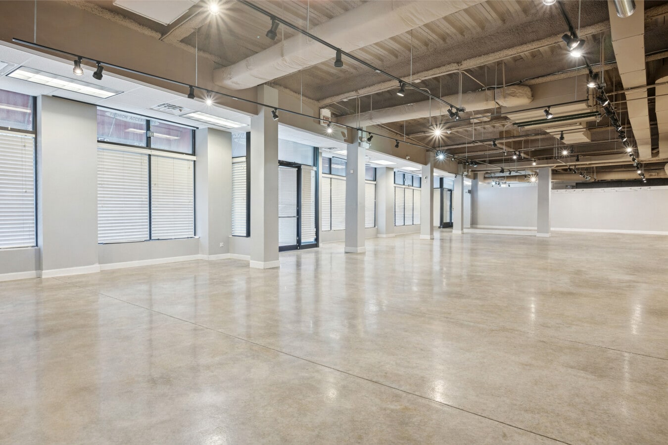 4420-4428 N Clark St, Chicago, IL 60640 - Lot 4422 -  - Photo intérieure - Image 1 of 10