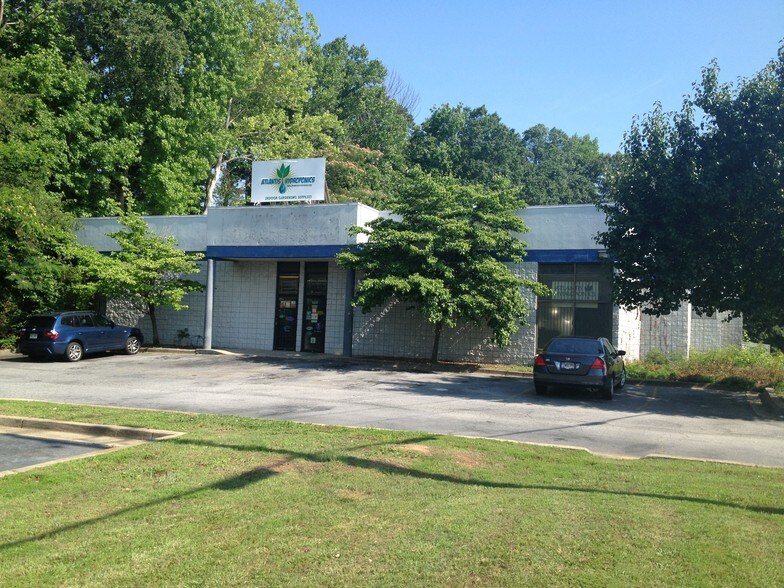 2561 W Point Ave, College Park, GA à vendre - Photo de l’immeuble – Image 3 sur 17