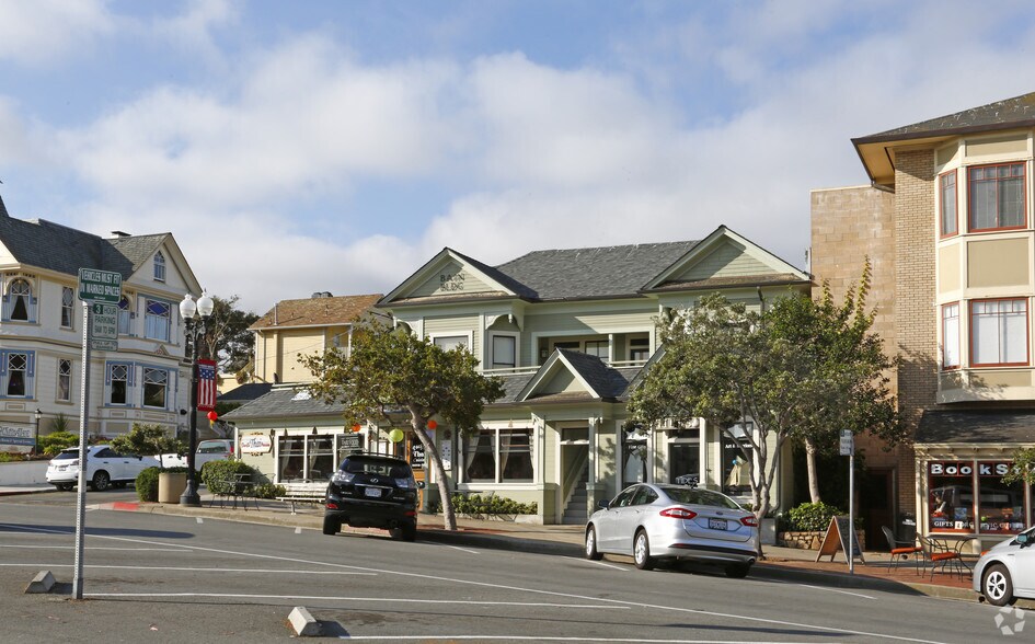 661-665 Lighthouse Ave, Pacific Grove, Pacific Grove, CA à vendre - Photo de l’immeuble – Image 2 sur 3
