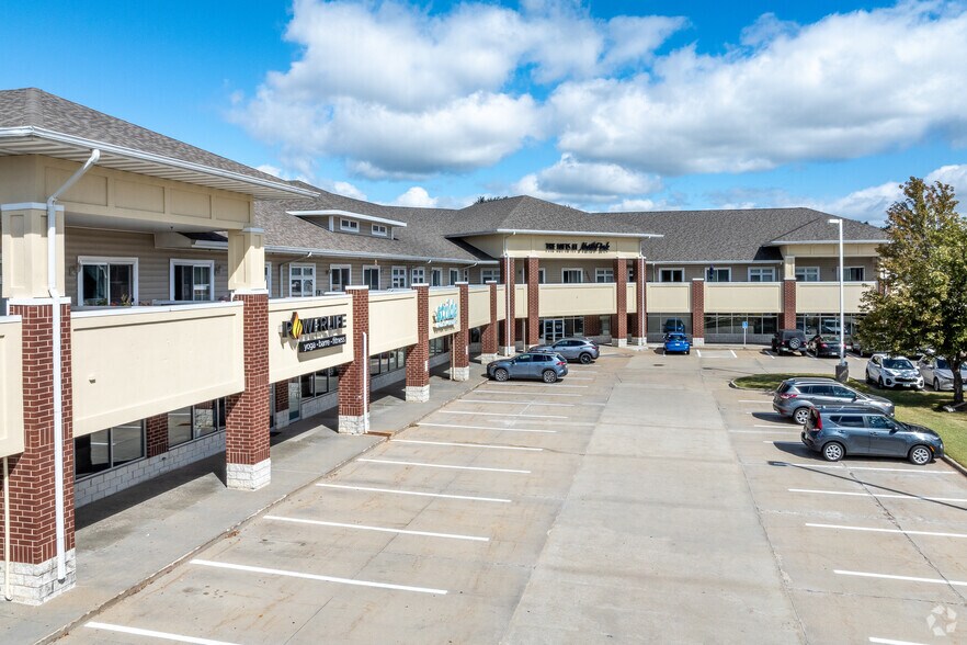 8825-8843 Northpark Dr, Johnston, IA à louer - Photo principale – Image 3 sur 4