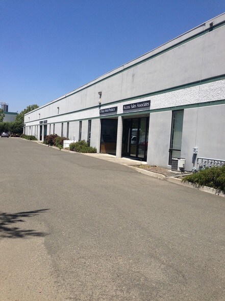 4949 Fulton Dr, Fairfield, CA à louer - Photo de l’immeuble – Image 2 sur 23