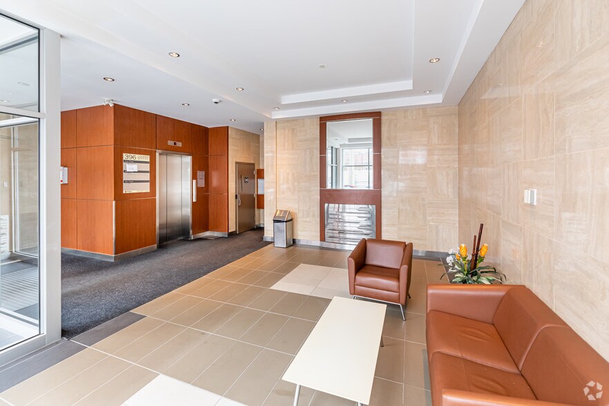 396 Cooper St, Ottawa, ON à louer - Hall d’entrée – Image 3 sur 9