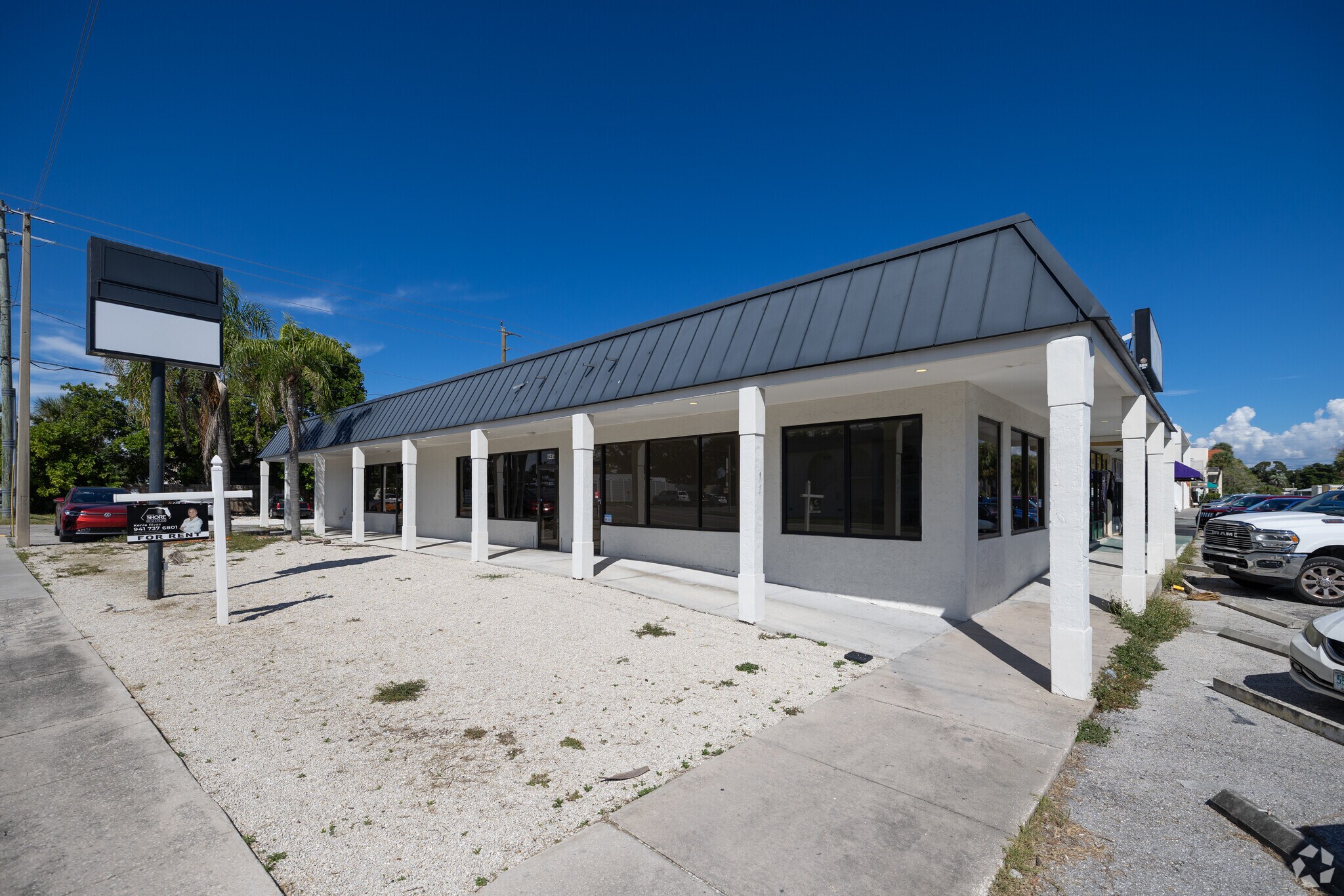 6435 Gateway Ave, Sarasota, FL à louer Photo de l’immeuble– Image 1 sur 13