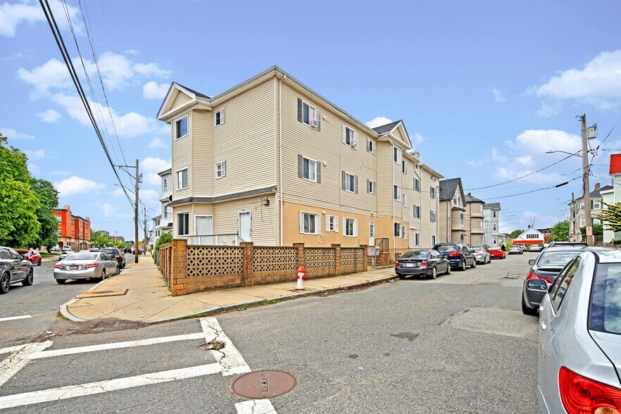 1240-1246 N Main St, Fall River, MA à vendre - Photo de l’immeuble – Image 2 sur 15