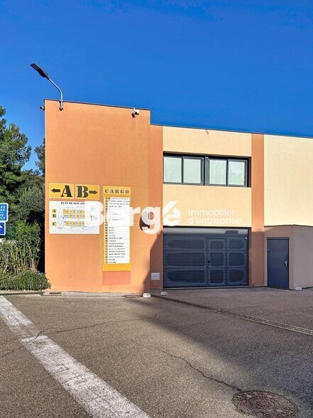 Industriel/Logistique dans Antibes à louer - Photo de l’immeuble – Image 3 sur 13