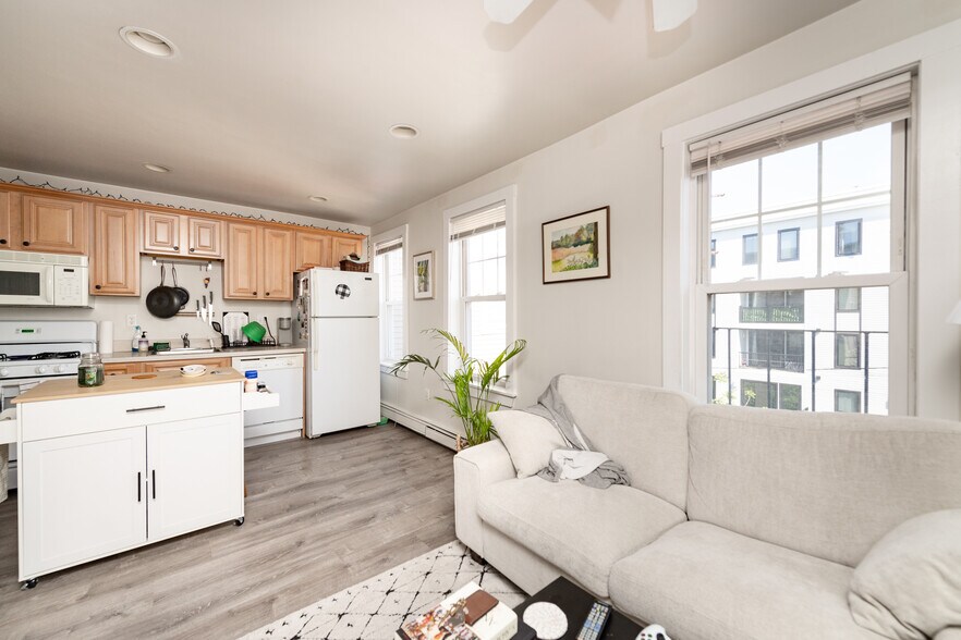 428-432 E 3rd St, South Boston, MA à vendre - Photo de l’immeuble – Image 3 sur 17