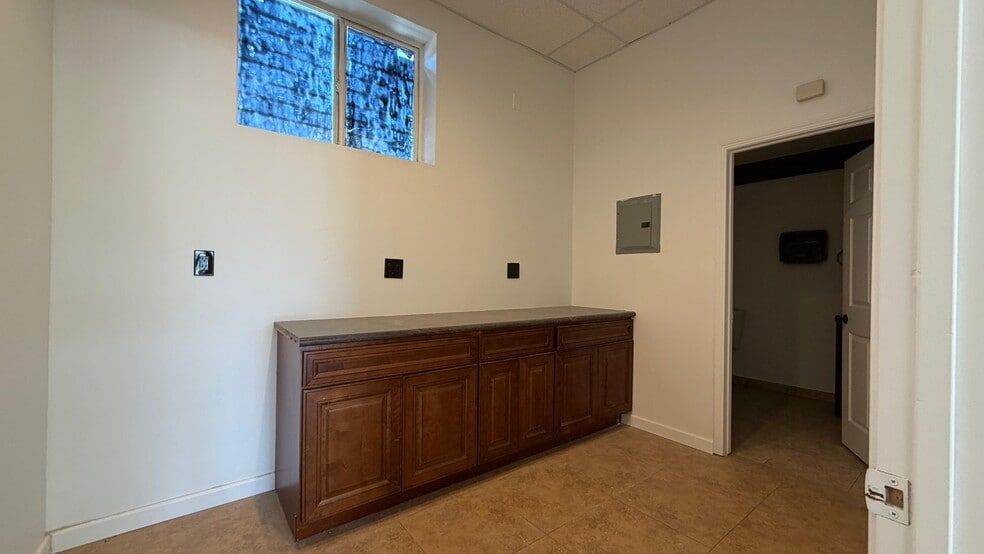 560 El Cajon Blvd, El Cajon, CA à louer - Photo intérieure – Image 2 sur 17