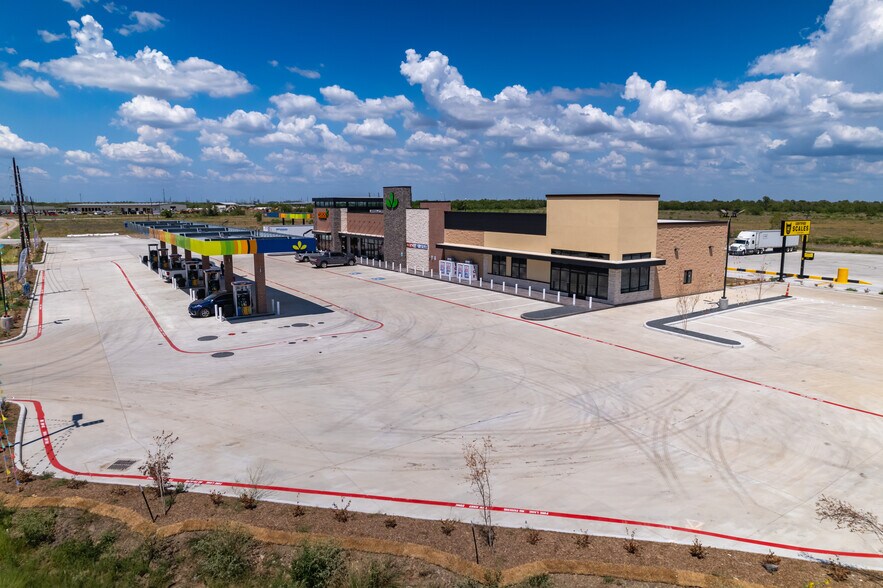 3333 Kilgore Pkwy, Baytown, TX à louer - Photo de l’immeuble – Image 3 sur 7