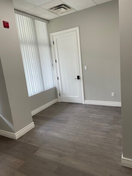 778 Sheppard Ave W, Toronto, ON à louer - Photo intérieure – Image 3 sur 4