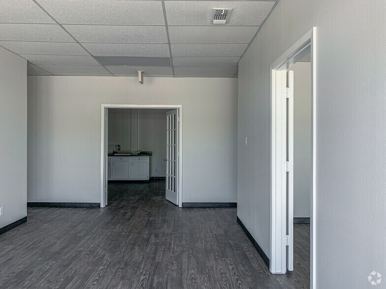 1108-1110 Summit Ave, Plano, TX à louer - Photo intérieure – Image 3 sur 17