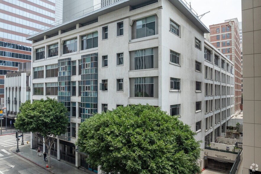 630 W 6th St, Los Angeles, CA à louer - Photo de l’immeuble – Image 2 sur 6