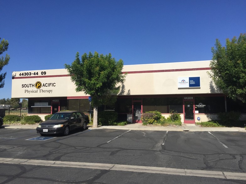 44300 Lowtree Ave, Lancaster, CA à vendre - Photo de l’immeuble – Image 3 sur 38