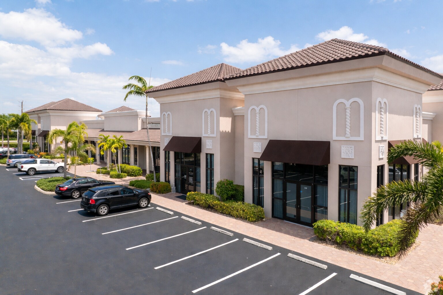 9671 Gladiolus Dr, Fort Myers, FL à louer Photo de l’immeuble– Image 1 sur 6