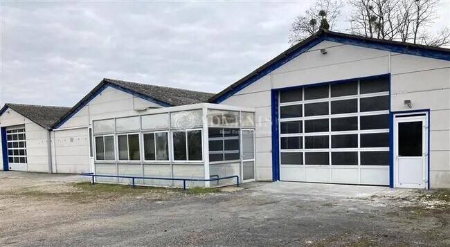 Plus de détails pour Local d'activités à louer