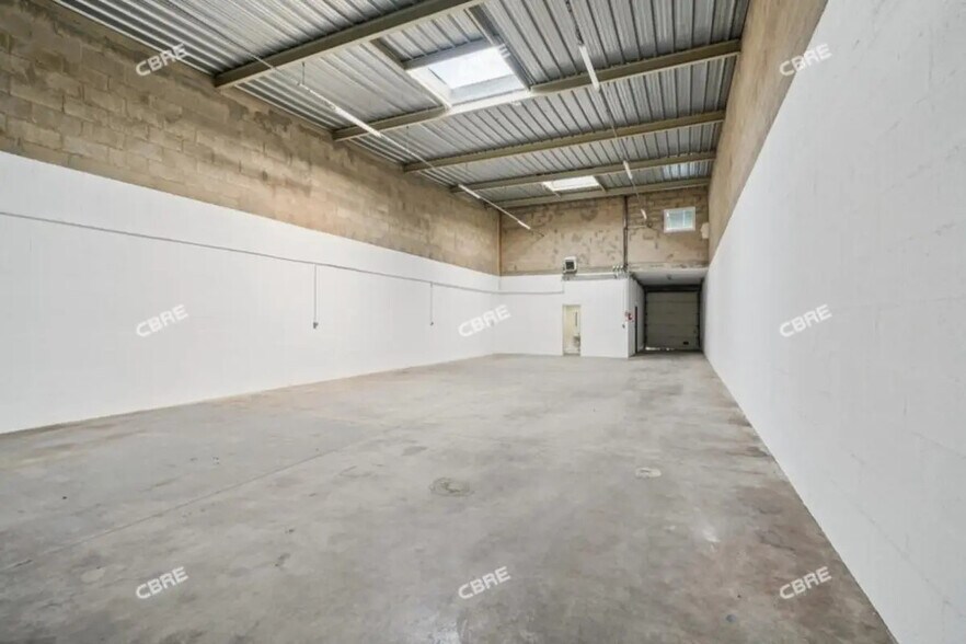 Bureau dans Chilly-Mazarin à louer - Photo de l’immeuble – Image 3 sur 13