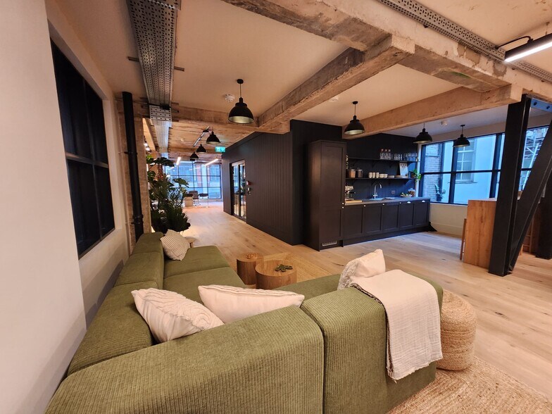 16 Mortimer St, Londres à louer - Photo de l’immeuble – Image 3 sur 19