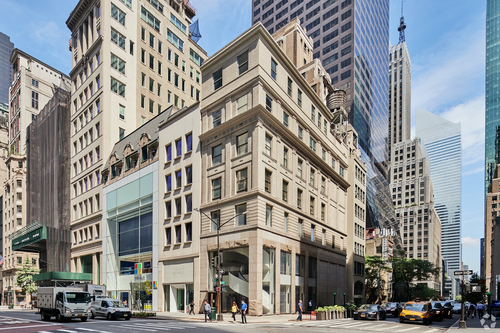 673 Fifth Ave, New York, NY à louer Photo de l’immeuble– Image 1 sur 6