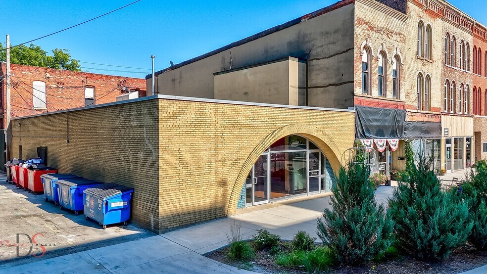 612 Court St, Ottawa, IL à vendre - Photo de l’immeuble – Image 3 sur 32