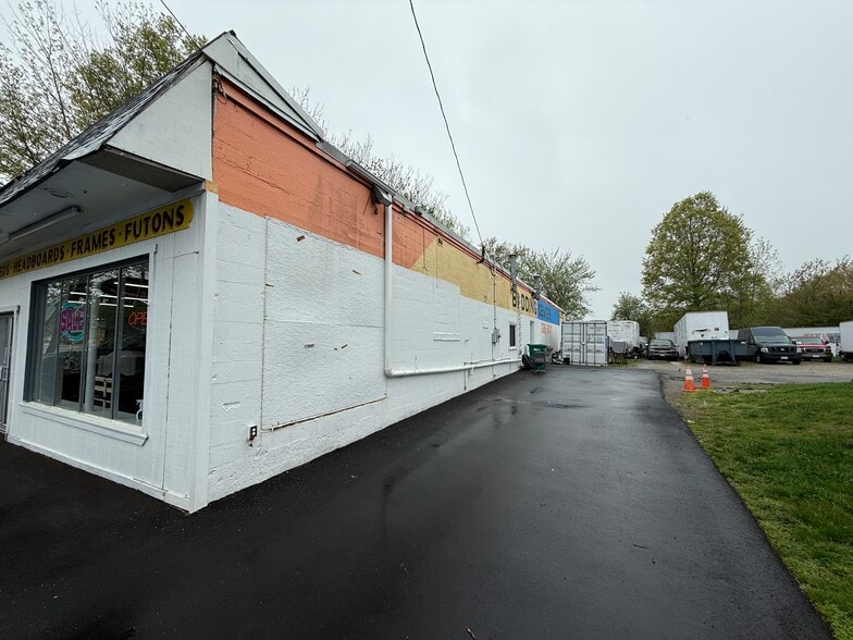 520 Pleasant St, Attleboro, MA à louer - Photo de l’immeuble – Image 2 sur 11