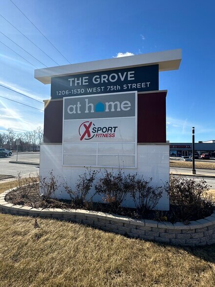 1560 75th St, Downers Grove, IL à louer - Photo de l’immeuble – Image 2 sur 9