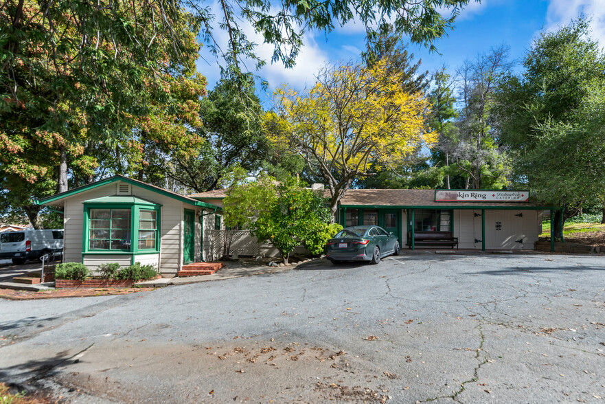 14496 Oak Pl, Saratoga, CA à vendre - Photo de l’immeuble – Image 1 sur 26