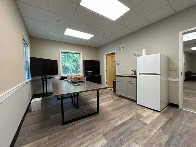 526 Independence Rd, East Stroudsburg, PA à louer - Photo de l’immeuble – Image 3 sur 13