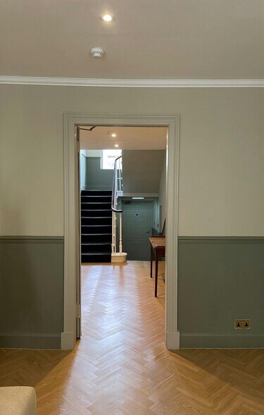 1 Hill St, Edinburgh à louer - Photo de l’immeuble – Image 3 sur 8
