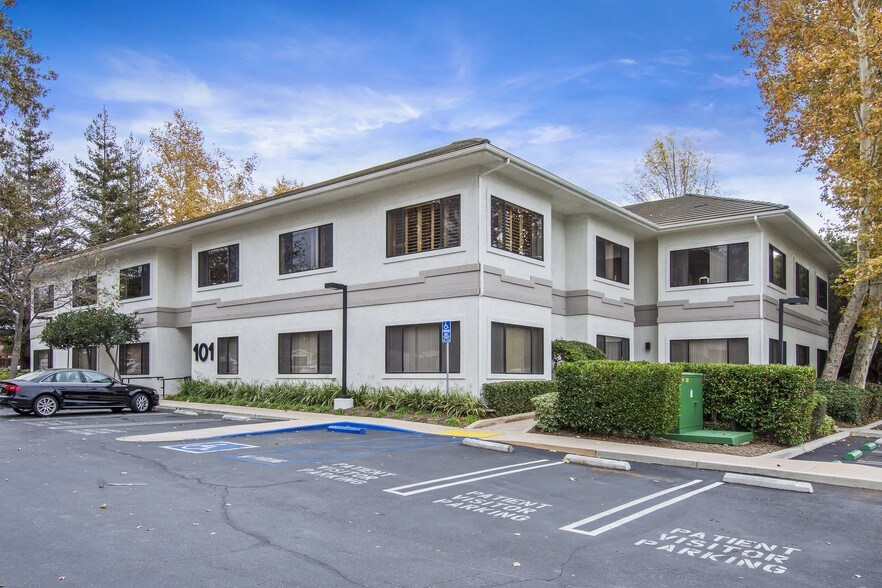 101 Hodencamp Rd, Thousand Oaks, CA à louer - Photo de l’immeuble – Image 1 sur 5
