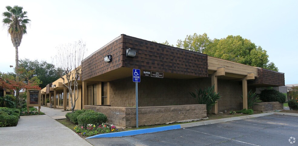 4420 N 1st St, Fresno, CA à louer - Photo principale – Image 1 sur 7