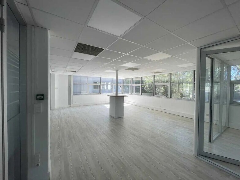 Bureau dans Mérignac à louer - Photo de l’immeuble – Image 2 sur 8
