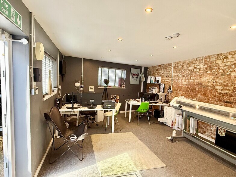 15A Leslie Rd, Northampton à vendre - Photo de l’immeuble – Image 2 sur 3