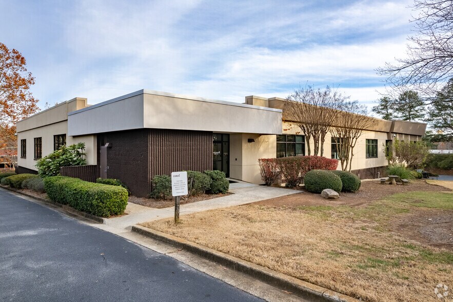 130 Technology Pky, Peachtree Corners, GA à louer - Photo principale – Image 1 sur 6