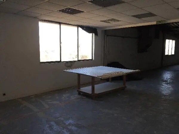 Industriel/Logistique dans Rosny-sous-Bois à louer - Photo de l’immeuble – Image 3 sur 4