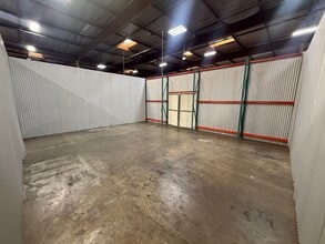 5625 E Firestone Blvd, South Gate, CA à louer Photo intérieure– Image 1 sur 2