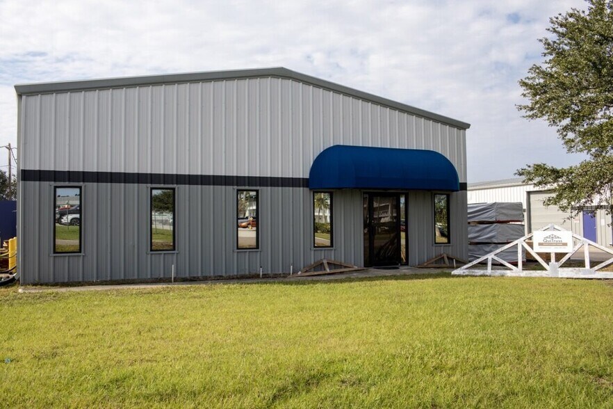 8351 Epicenter Blvd, Lakeland, FL à vendre - Photo de l’immeuble – Image 1 sur 1