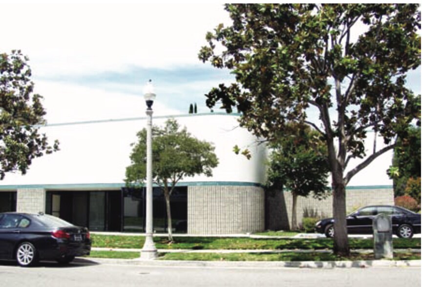 1831 Tapo St, Simi Valley, CA à louer - Photo de l’immeuble – Image 1 sur 7