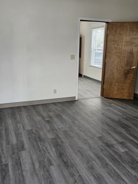 928-930 Elm St SW, Albany, OR à louer - Photo de l’immeuble – Image 2 sur 5