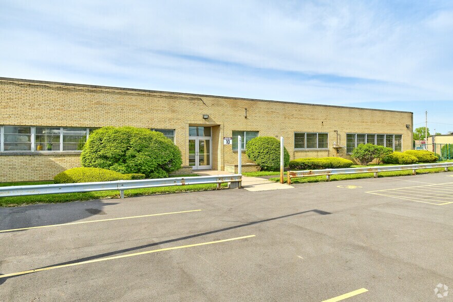460 Buffalo Rd, Rochester, NY à louer - Photo principale – Image 1 sur 11