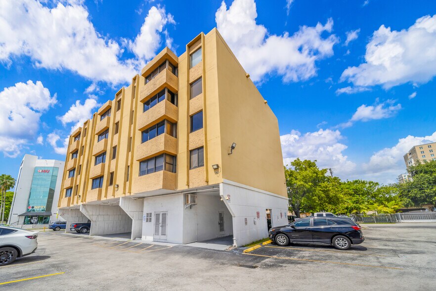 4011 W Flagler St, Miami, FL à louer - Photo de l’immeuble – Image 1 sur 31