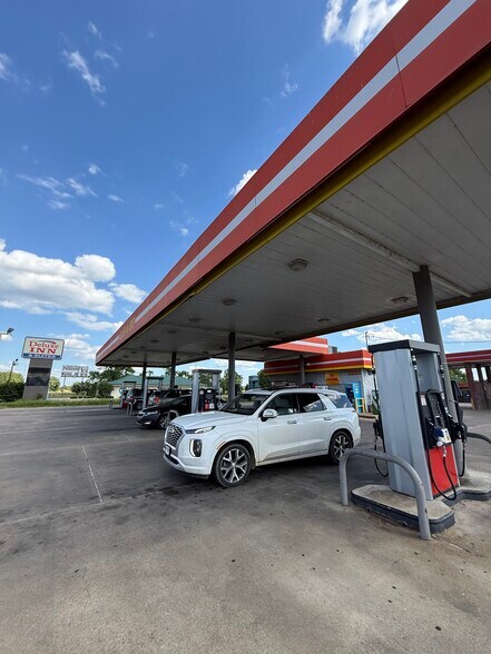 339 US-82, Greenwood, MS à vendre - Photo de l’immeuble – Image 3 sur 10
