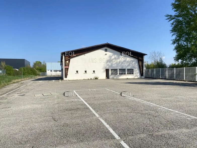 Industriel/Logistique dans Saint-Genis-Laval à louer - Photo de l’immeuble – Image 2 sur 13
